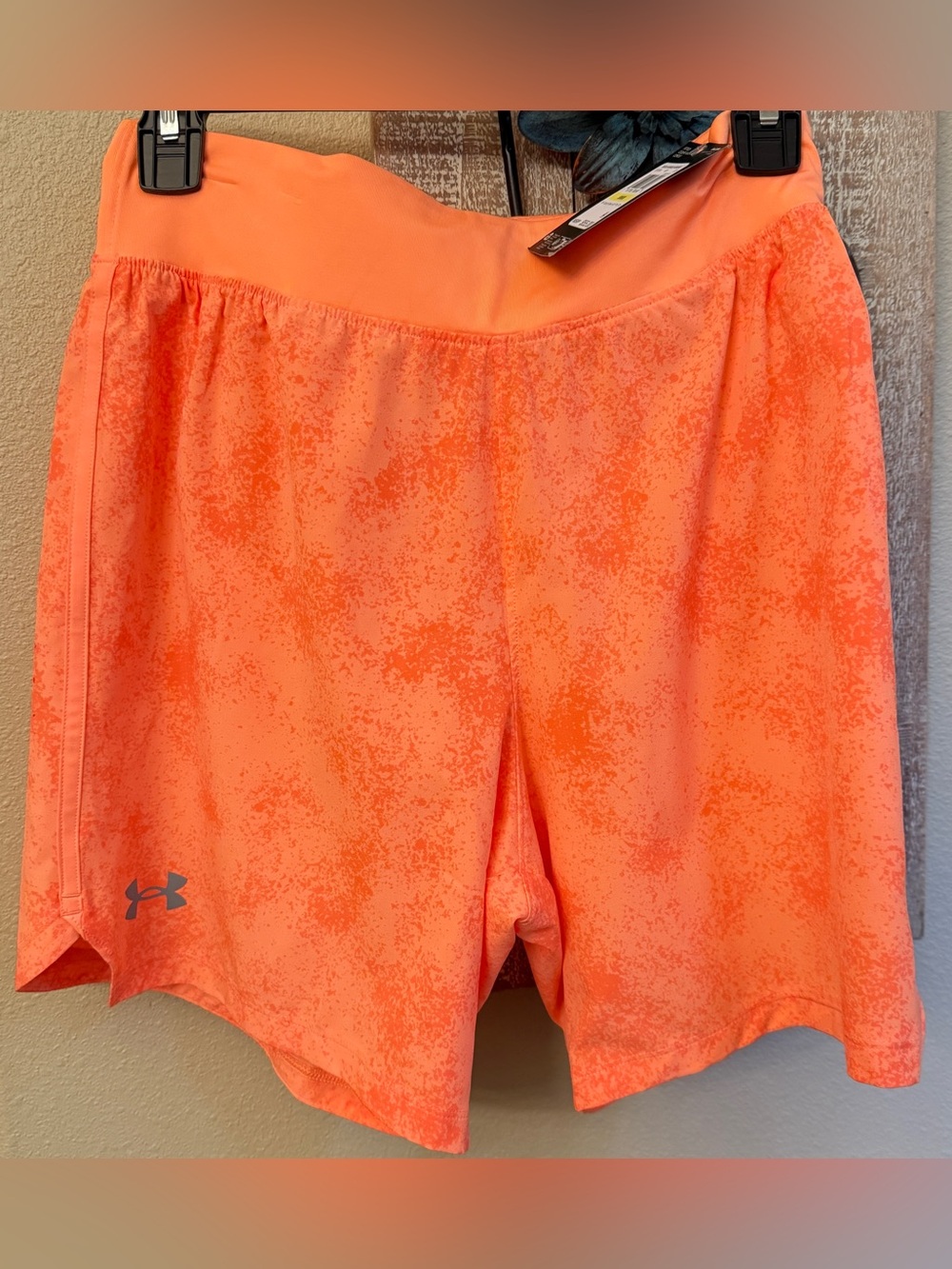 Under Armour Orange Speedpocket Linerless Shorts Size M NWT